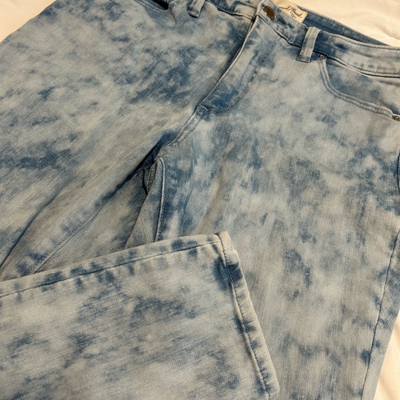 Universal Thread Blue Jeans - Picture 2 of 4